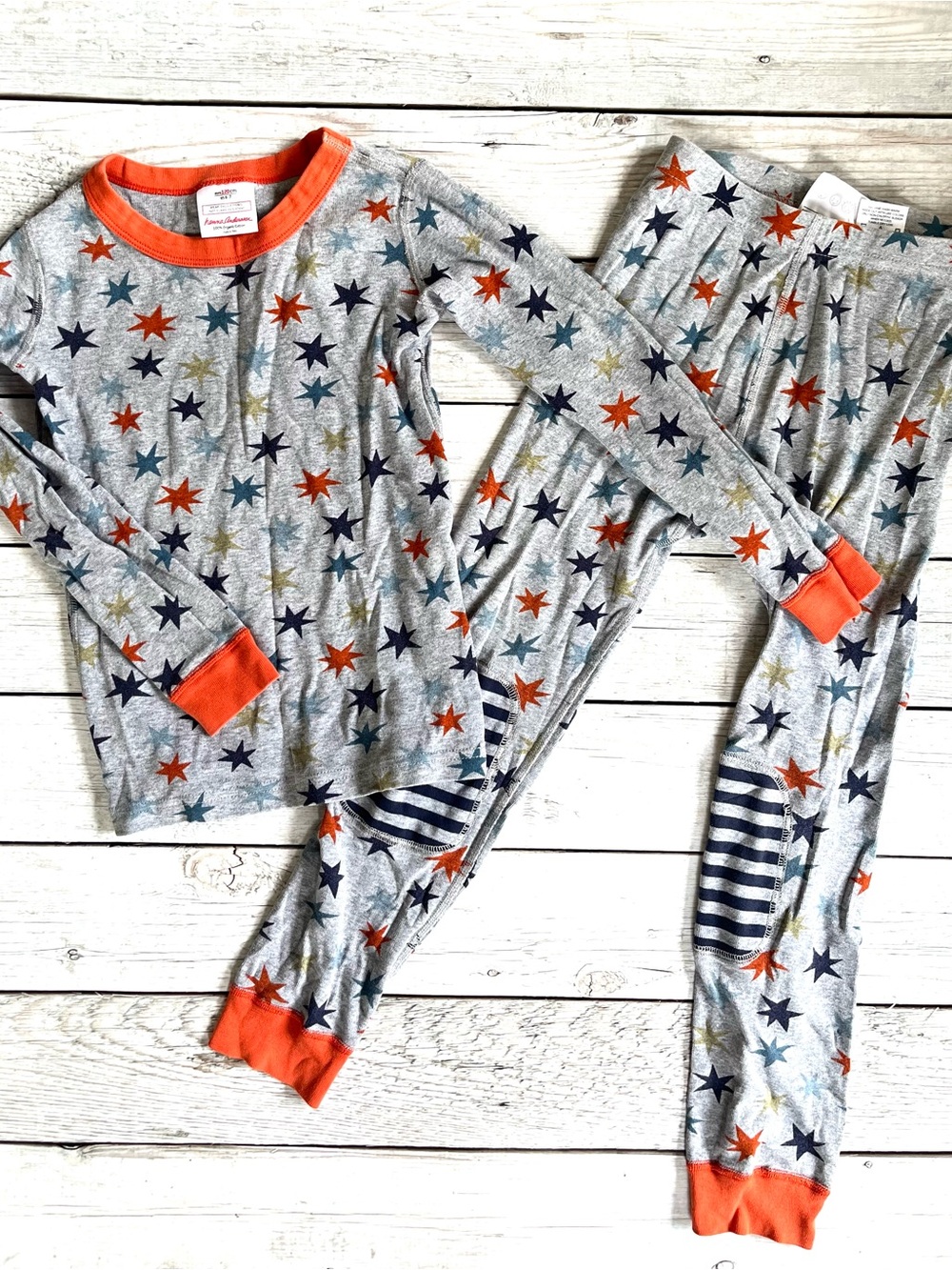 Hanna Andersson Gray Star-Print Pajama Set with Orange Trim